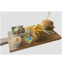 Classic burger  120g of 180g ,Een burger met mayo, Curry of Ketchup komkommer, ui, sla en tomaat. Alle menu's worden geserveerd met de allerlekkerste friet , mayosause en een frisse salade met dressing saus. 