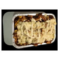 shoarma met sla,komkommer,rode ui , tomaat, knoflooksaus en sambal .