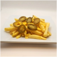Friet met gesmolten kaas en jalapeño